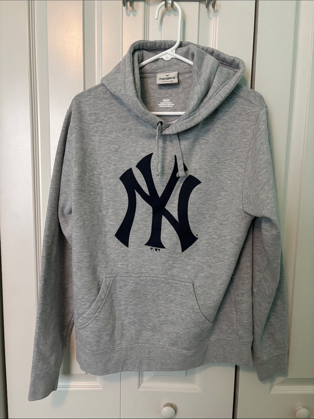 Fanatics Gray New York Yankees Pullover Hoodie with Navy Logo Size Medium